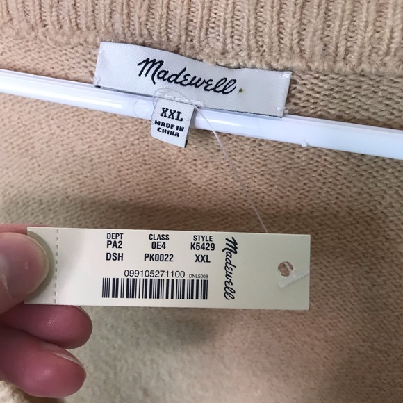 Madewell Dashwood V-Neck Sweater in Coziest Yarn - Picture 6 of 7